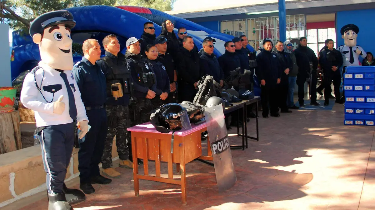 Grupo de elementos policiacos